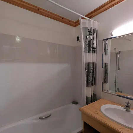 Cosy Au Pied Des Pistes Avec Balcon Et Parking Couvert - Fr-1-459-225 *