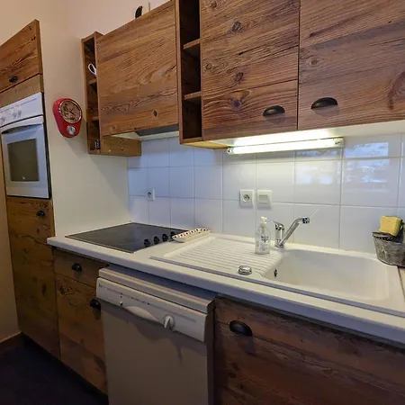 Apartment Cosy Au Pied Des Pistes Avec Balcon Et Parking Couvert - Fr-1-459-225 La Clusaz