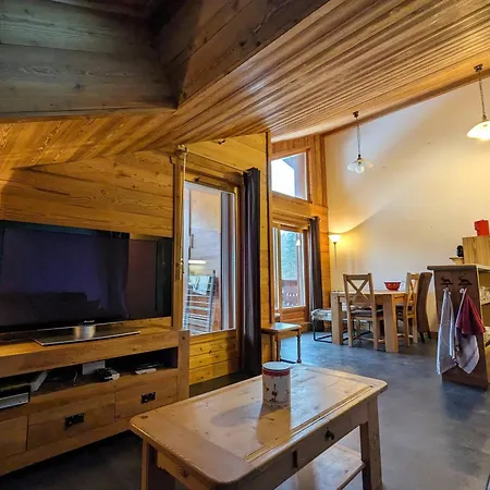 Cosy Au Pied Des Pistes Avec Balcon Et Parking Couvert - Fr-1-459-225 * La Clusaz